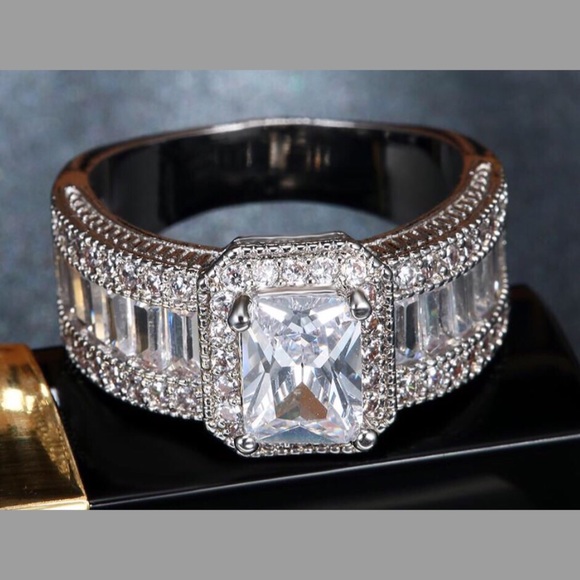 💠HP!5/23💠SIZES ADDED💠 STUNNING MULTI CZ RING💠 - Picture 3 of 3